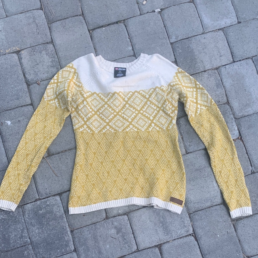 Elegant Yellow and White Patterned Sweater